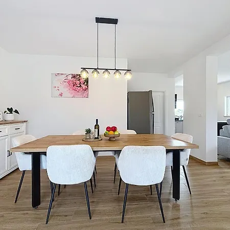Melani By Interhome Vikendica